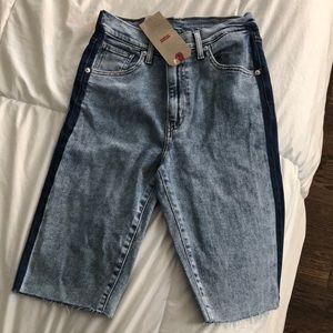 Stretchy Levi shorts 💙